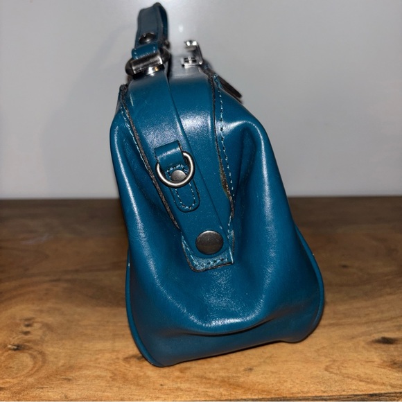 Patricia Nash gracchi Teal tooled Embossed Leather Handbag - Picture 6 of 7